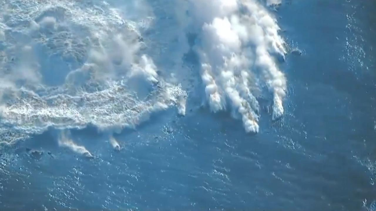 Okeanın altında püskürən vulkan belə görüntüləndi -VİDEO