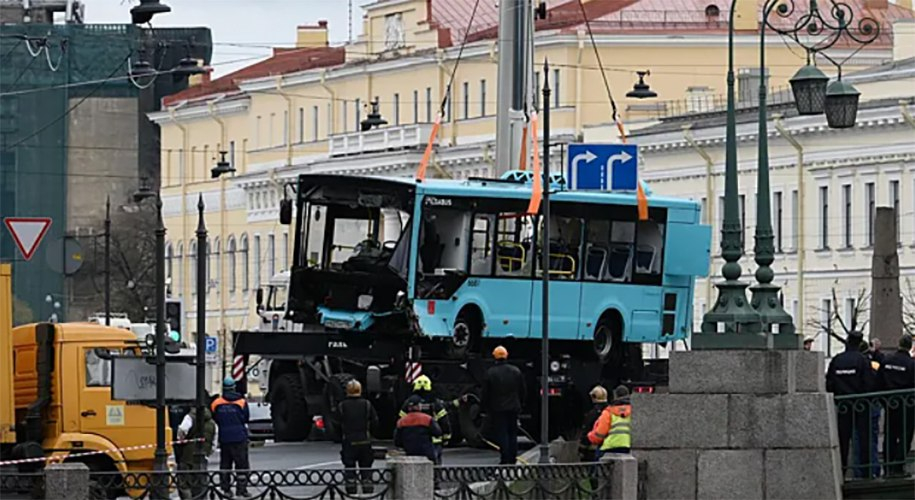 Sankt-Peterburqda çaya düşən avtobusla bağlı daha bir nəfər saxlanılıb