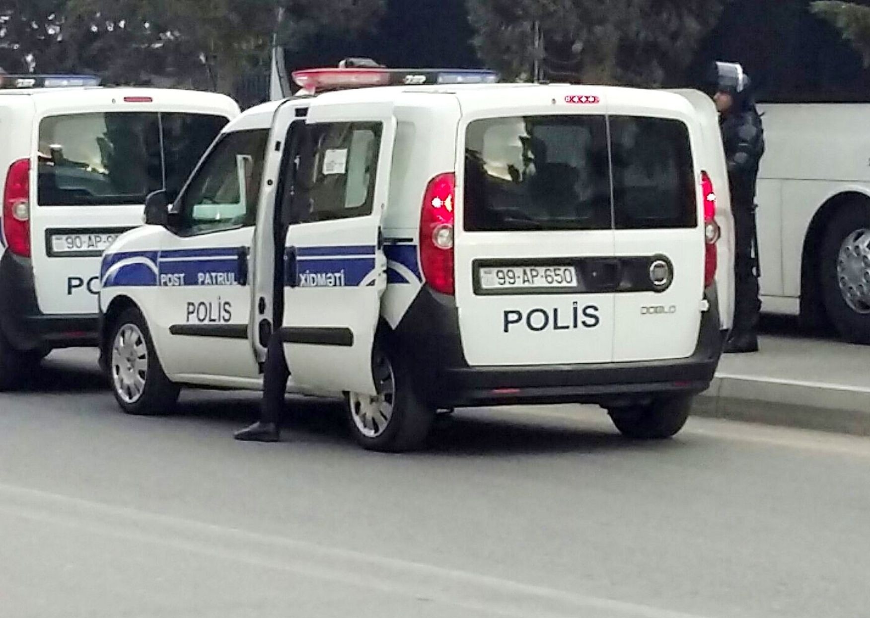 Azərbaycanda zavodda həyəcanlı anlar - Polis ətrafı mühasirəyə aldı - FOTO