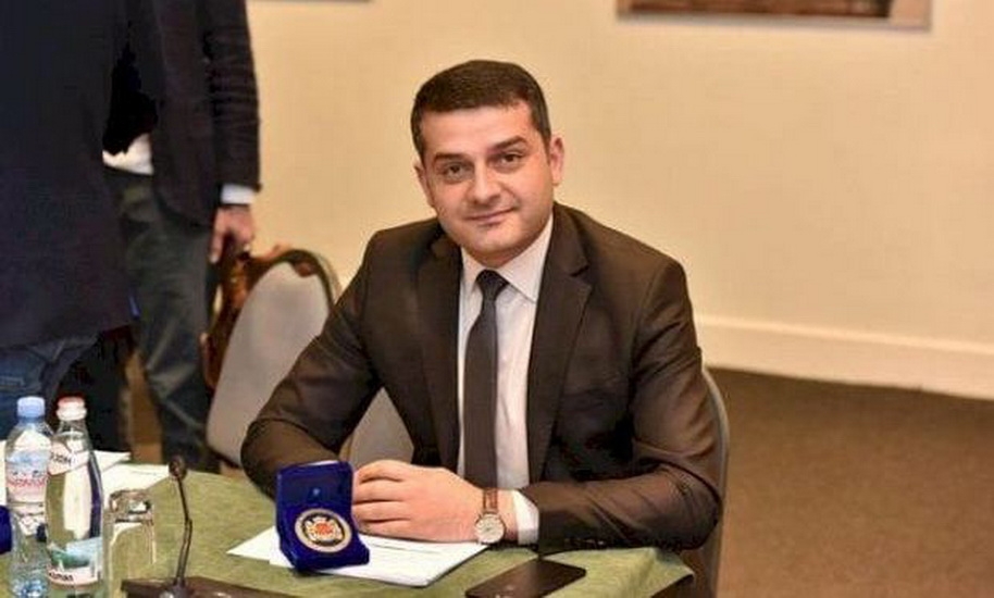 Azərbaycanlı deputat bayağı mahnıya oynadı, başından pul səpdilər - VİDEO