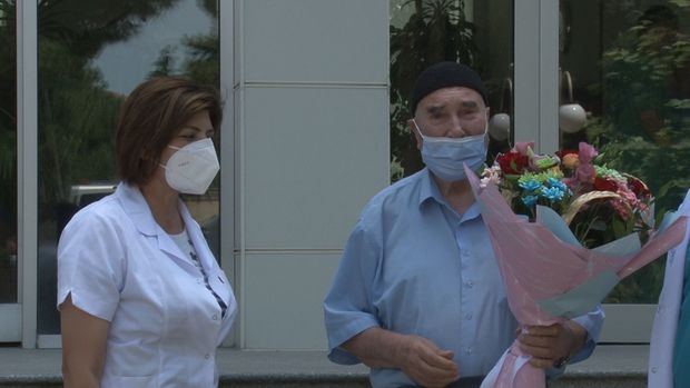 Azərbaycanda 90 yaşlı kişi koronavirusdan sağaldı - VİDEO
