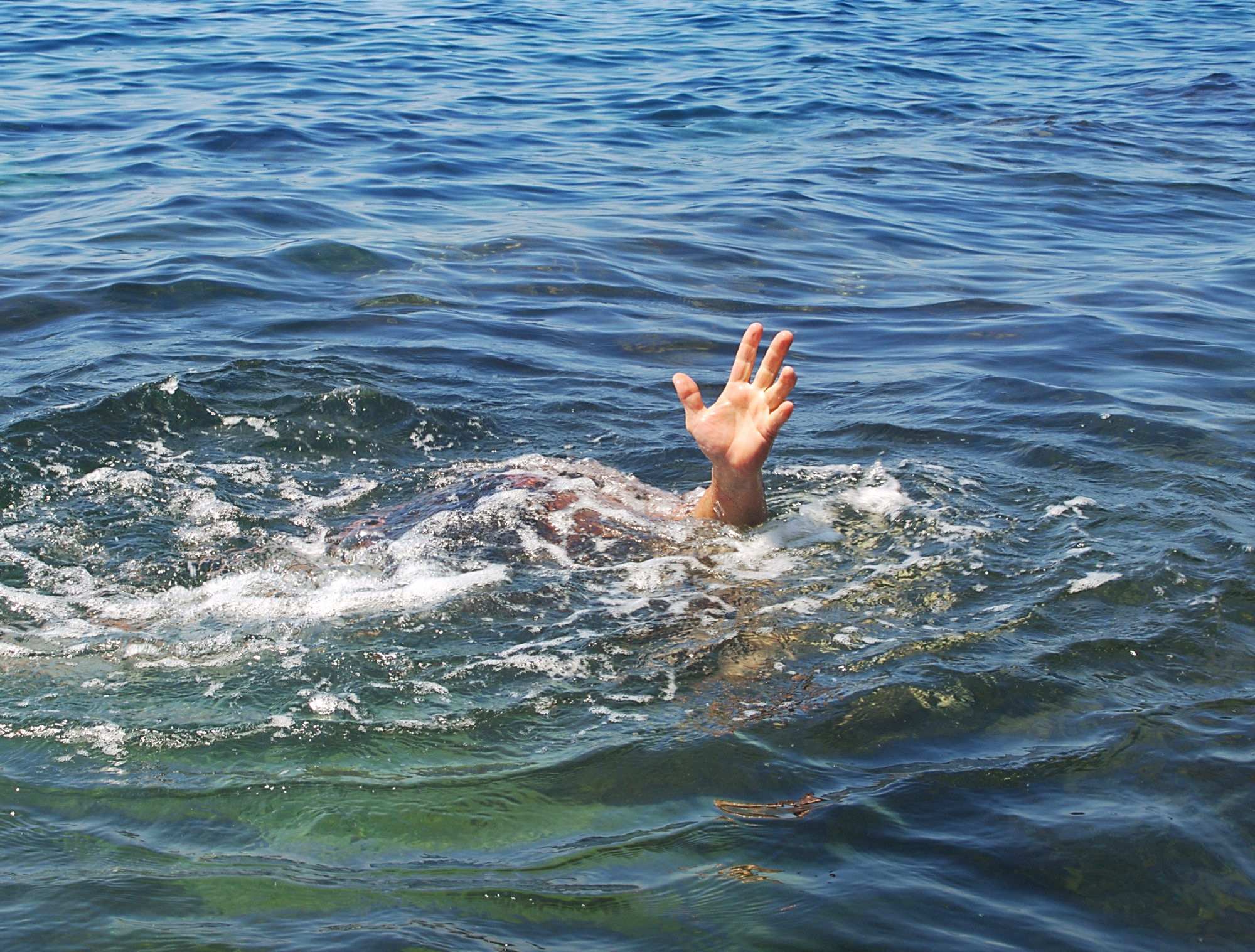 Sumqayıtda 18 yaşlı oğlan dənizdə batıb