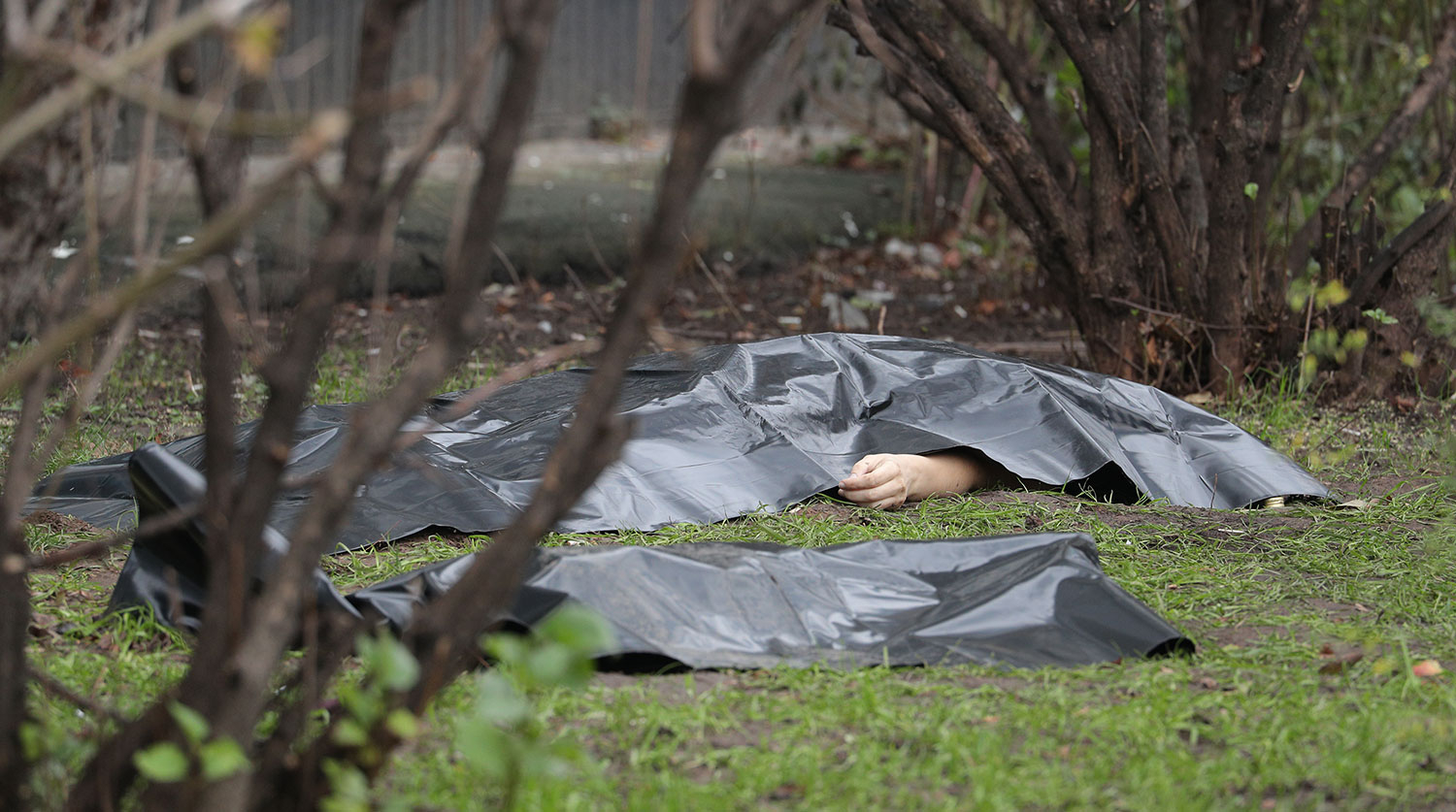 Bakıda gənc qız eyvandan yıxılaraq ölüb - FOTO