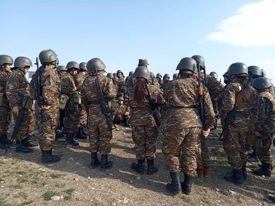 Qadınların ümidinə qalan işğalçı Ermənistan ordusu - FOTO