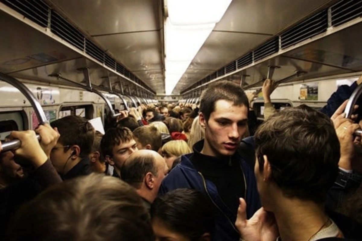 Bakı metrosunda həyəcanlı anlar (VİDEO)