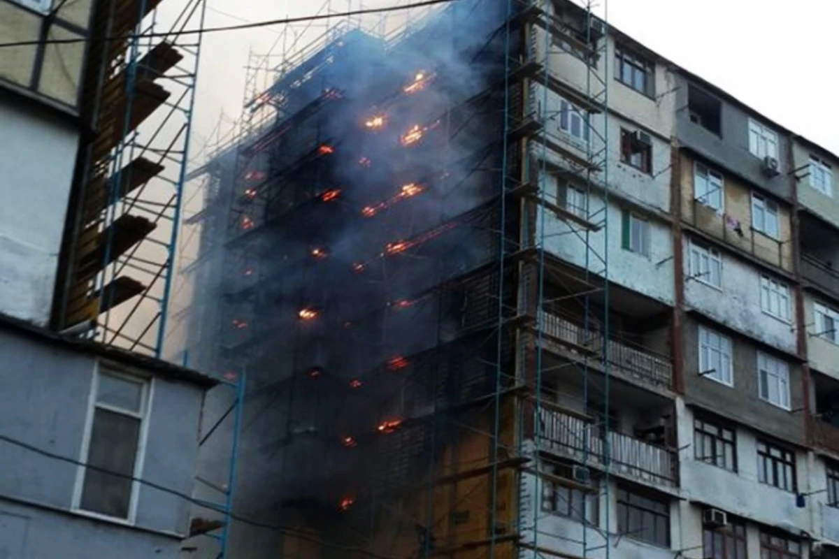 Bakıda yaşayış binasında yanğın