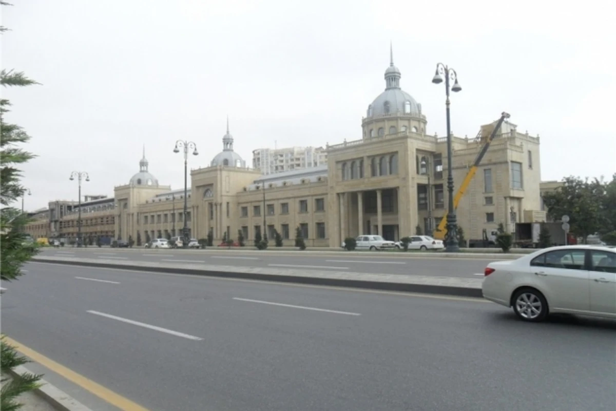 Bakıda işdən çıxarılan qadın özünü yandırmaq istədi