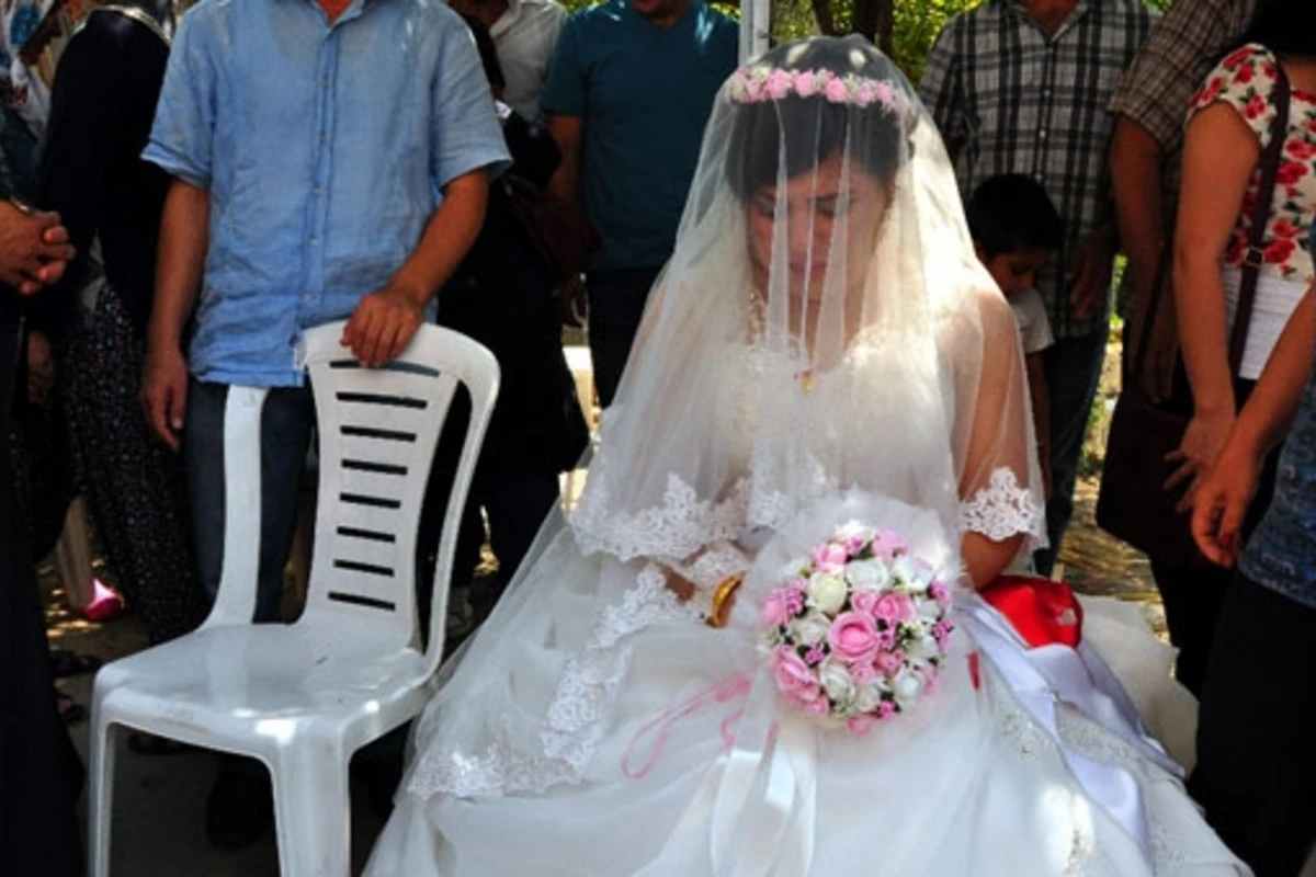 Bəy toyuna gəlmədi və gəlin tək qaldı (FOTO)