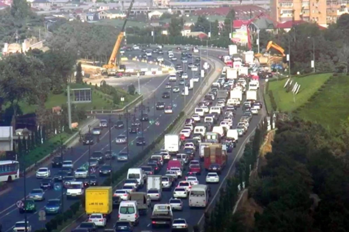 Bakı-Sumqayıt yolundakı böyük sıxlıqla bağlı rəsmi açıqlama (FOTO)