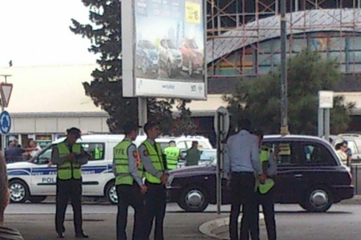 Bakıda yol polisi özü qanunu belə pozur (FOTO)