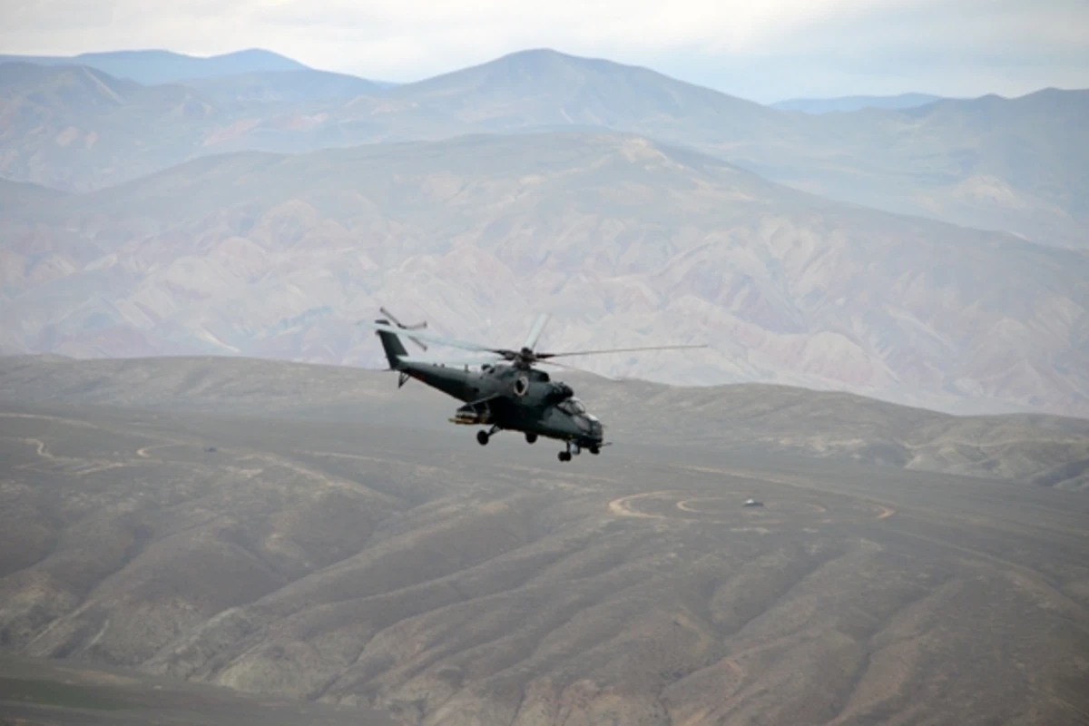 Azərbaycanın döyüş helikopterləri səmaya qaldırıldı (FOTO)