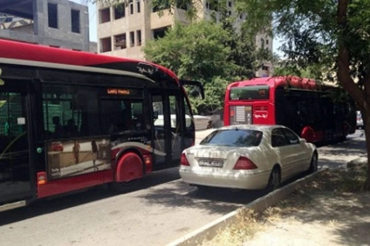 “Baku Bus” avtobuslarında əlil oturacaqları ilə bağlı mübahisəyə aydınlıq gətirildi (FOTO)