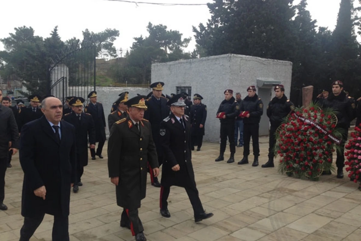 Həlak olmuş polis əməkdaşları dəfn olundu (FOTO)