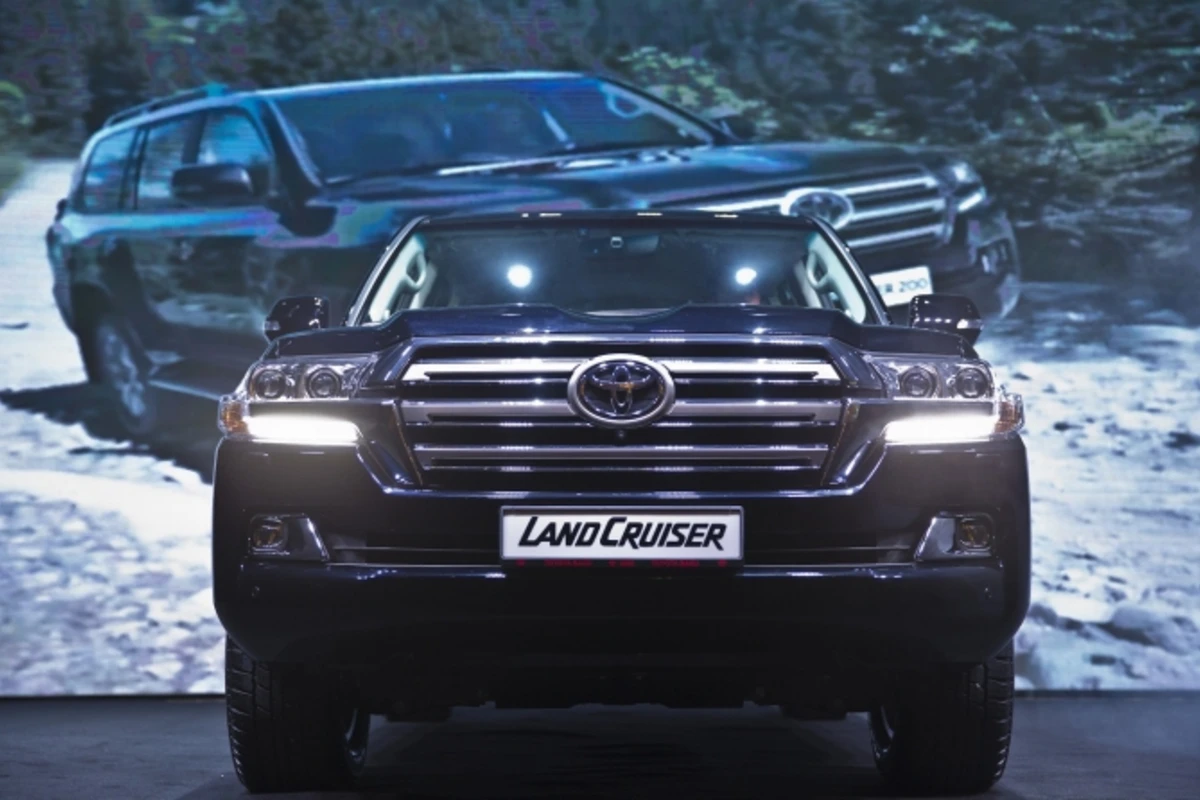 Yeni Land Cruiser 200 artıq Azərbaycanda!