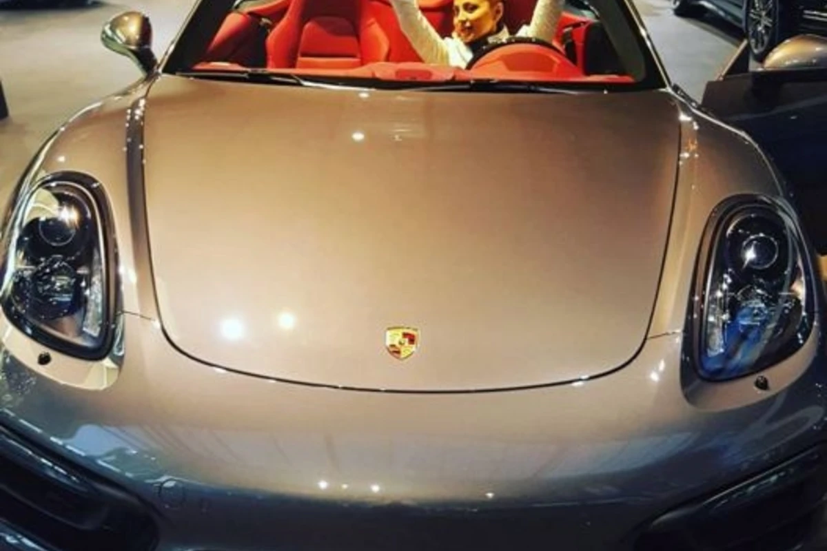 Nanə özünə “Porsche” aldı (FOTO)