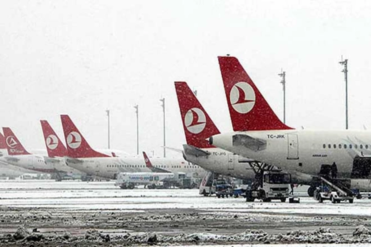 Qarlı havaya görə İstanbul-Bakı reysi təxirə salındı