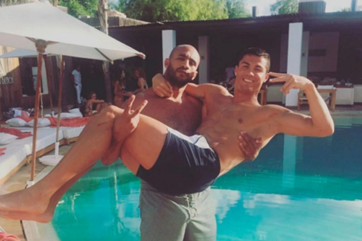 Ronaldo kişi sevgilisinə görə Realdan üz döndərdi (FOTO)