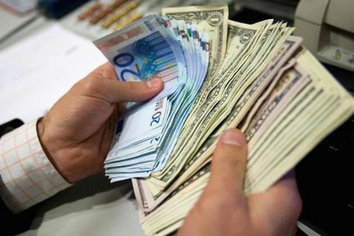 Manatın dollar və avroya qarşı rəsmi orta məzənnəsi açıqlandı