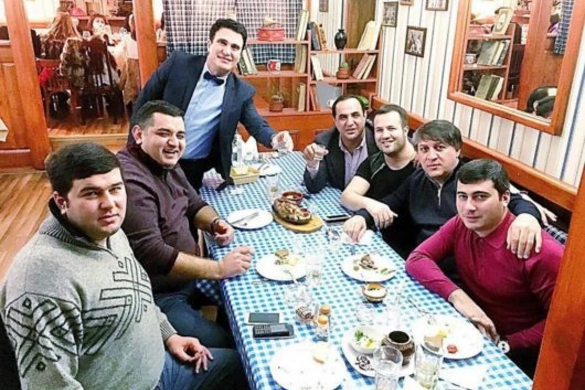 Nadir Qafarzadə özünə ad günü keçirdi (FOTO)