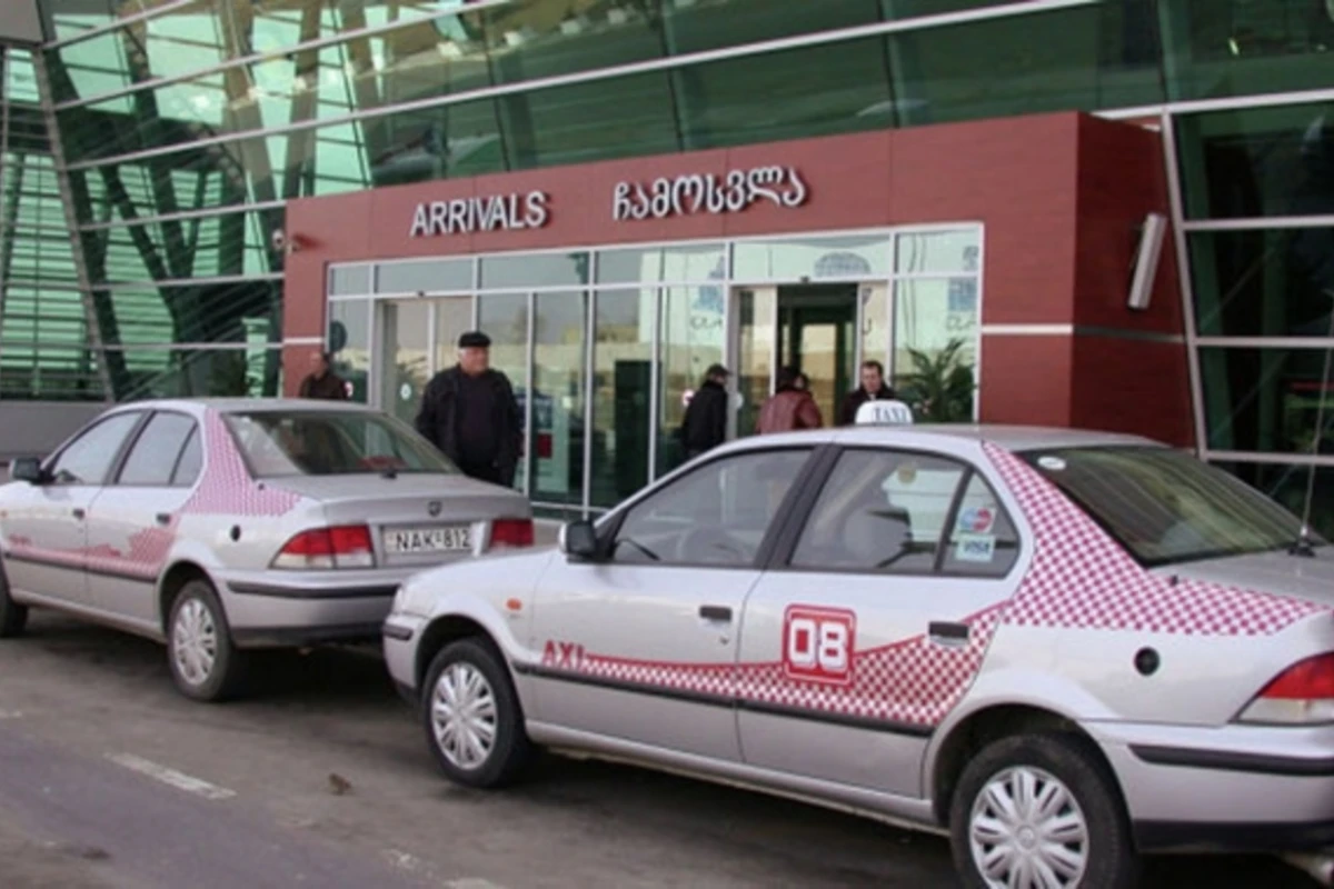 Tbilisi aeroportuna enə bilməyən təyyarə Bakıda eniş etdi