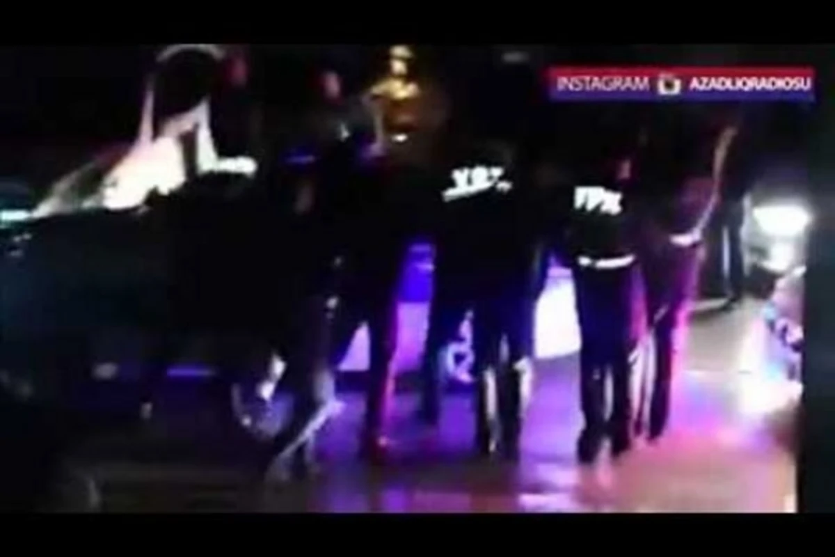 Bakıda yol polisi ilə sürücü arasında əlbəyaxa dava – Söyüşün biri bir qəpik (VİDEO)