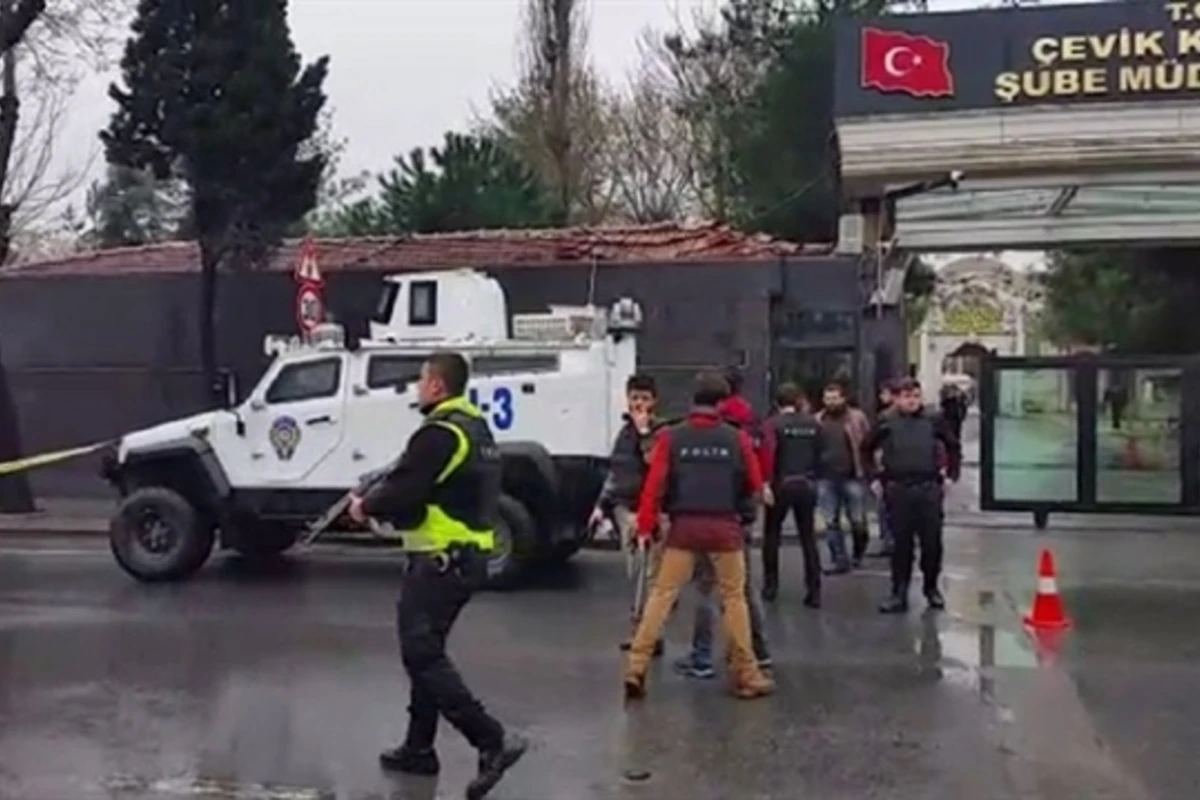 Qadınlar polis bölməsinə bombalı hücum təşkil etdi (FOTO, VİDEO)