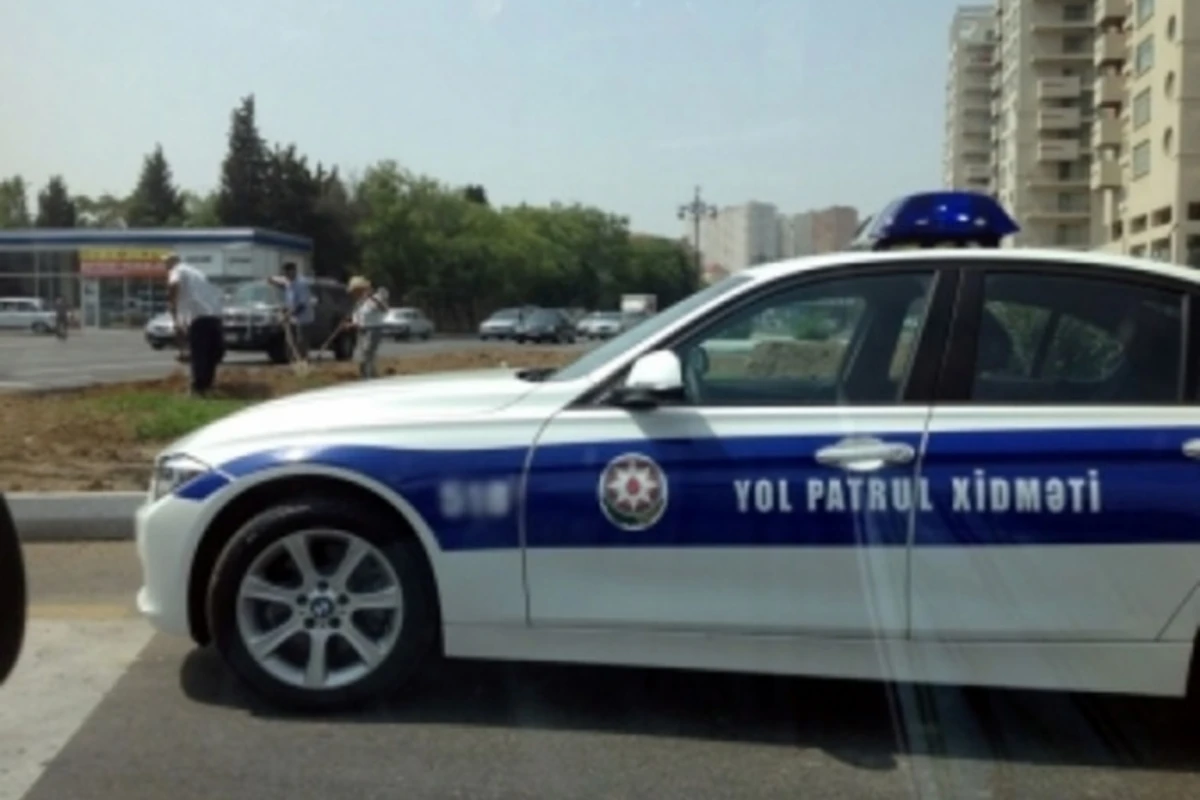 Yol polisinin əlini Pradonun şüşəsi ilə sıxıb dirsəyini sındırdılar