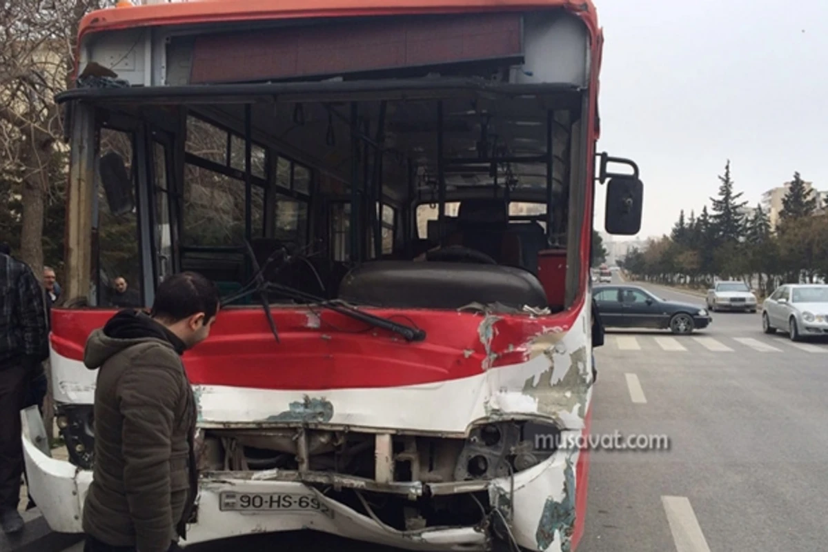 Bakıda daha bir avtobus qəzası - ölən və yaralananlar var