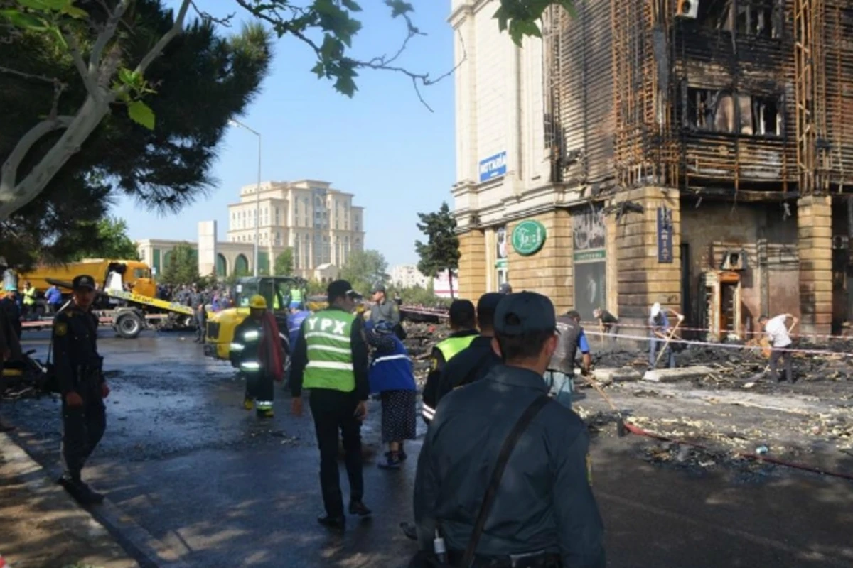 Bakıda bina yandı, 30 sakin təxliyyə olundu