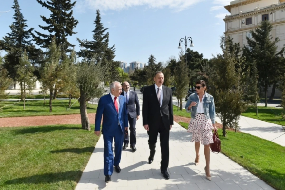 Prezident və xanımı Bakıda yeni park açılışında (FOTO)