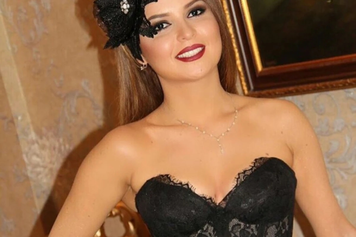 Sevda açıq-saçıq geyimdə (FOTO)