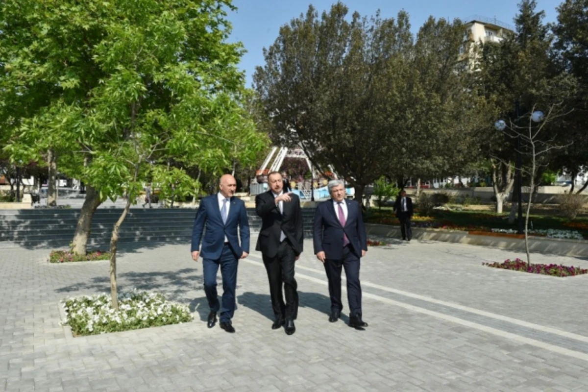 Prezident Heydər Əliyev Parkında gəzintiyə çıxdı - FOTO