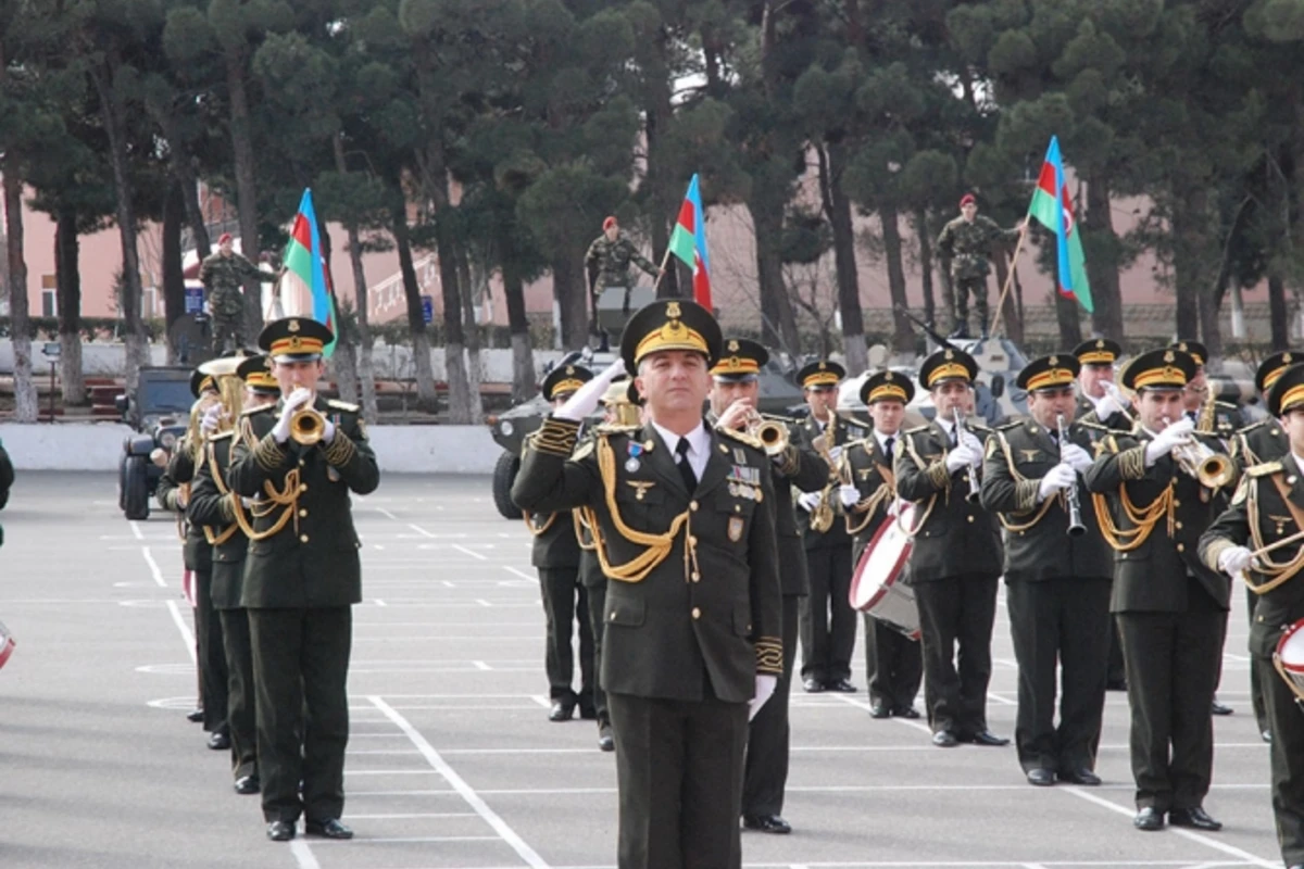 Hərbi orkestrdən 9 may çıxışı (ÜNVANLAR)