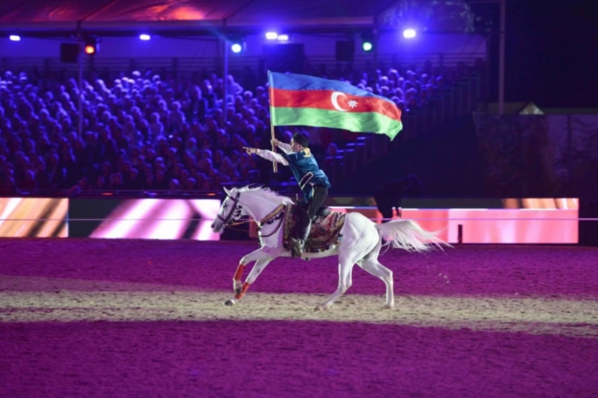 Qarabağ atları kral qəsrində şou göstərdi (FOTO)