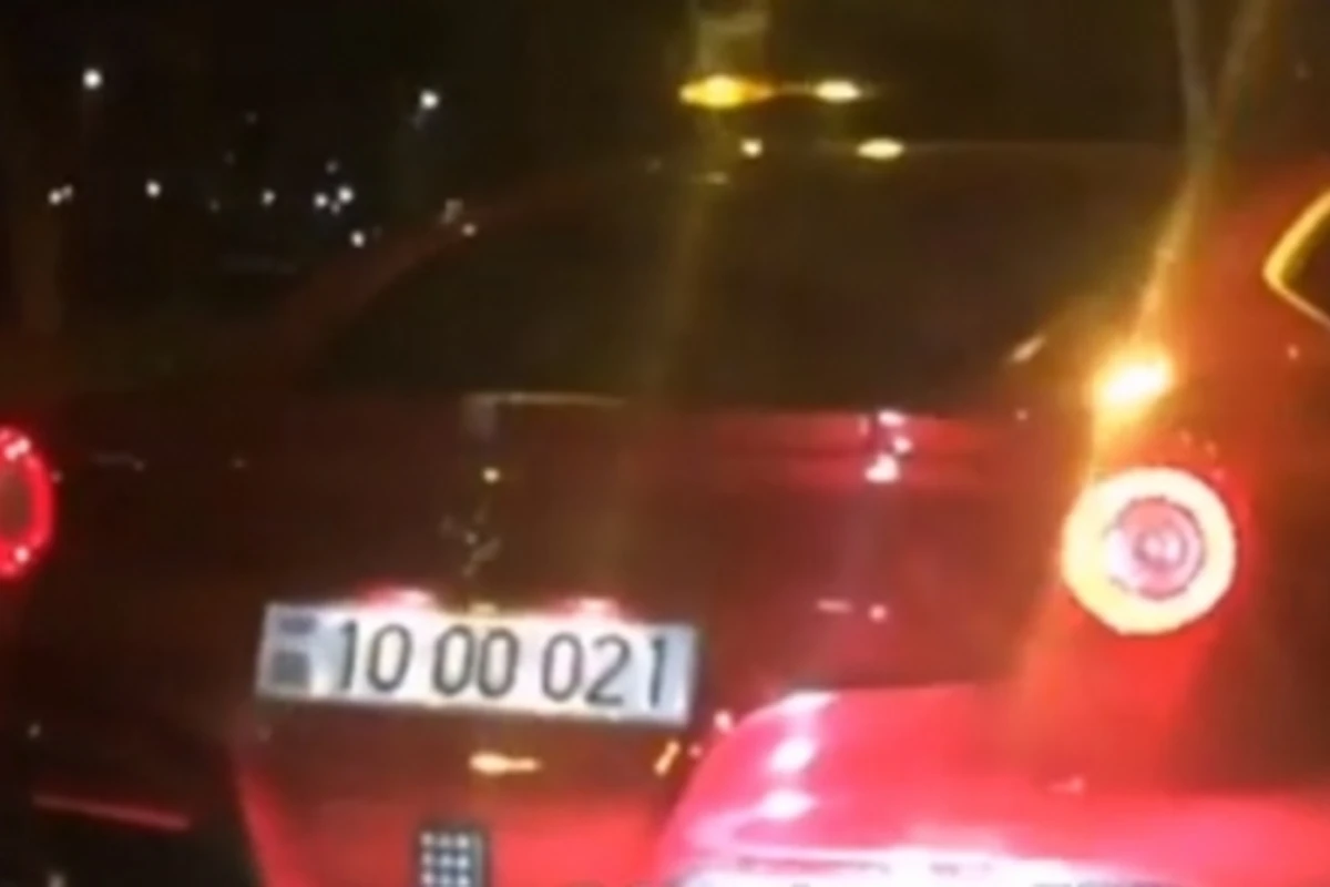 Bakıda yarım milyonluq OO seriyalı Ferrari kimindir? - VİDEO