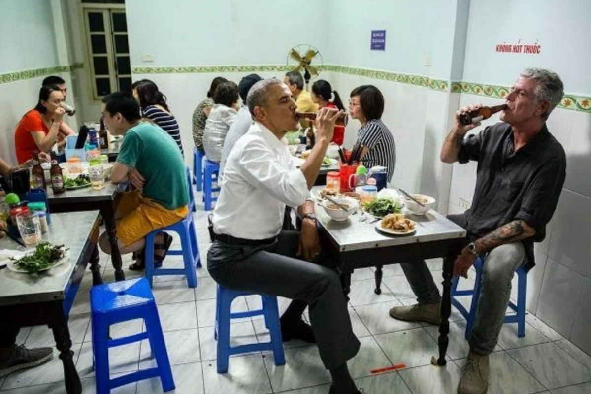 Obama pivə içdi - FOTO