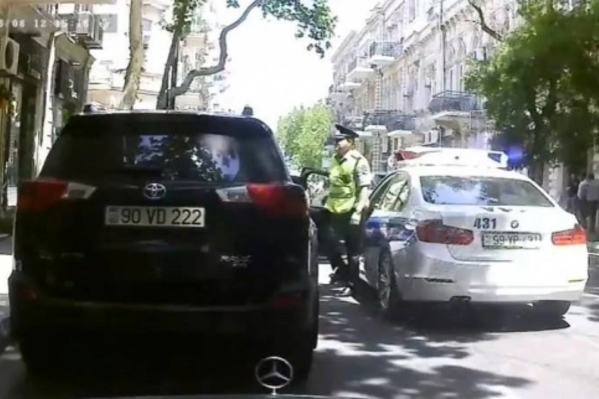 Yol polisindən daha bir kobud qayda pozuntusu: Biabırçılıq - VİDEO