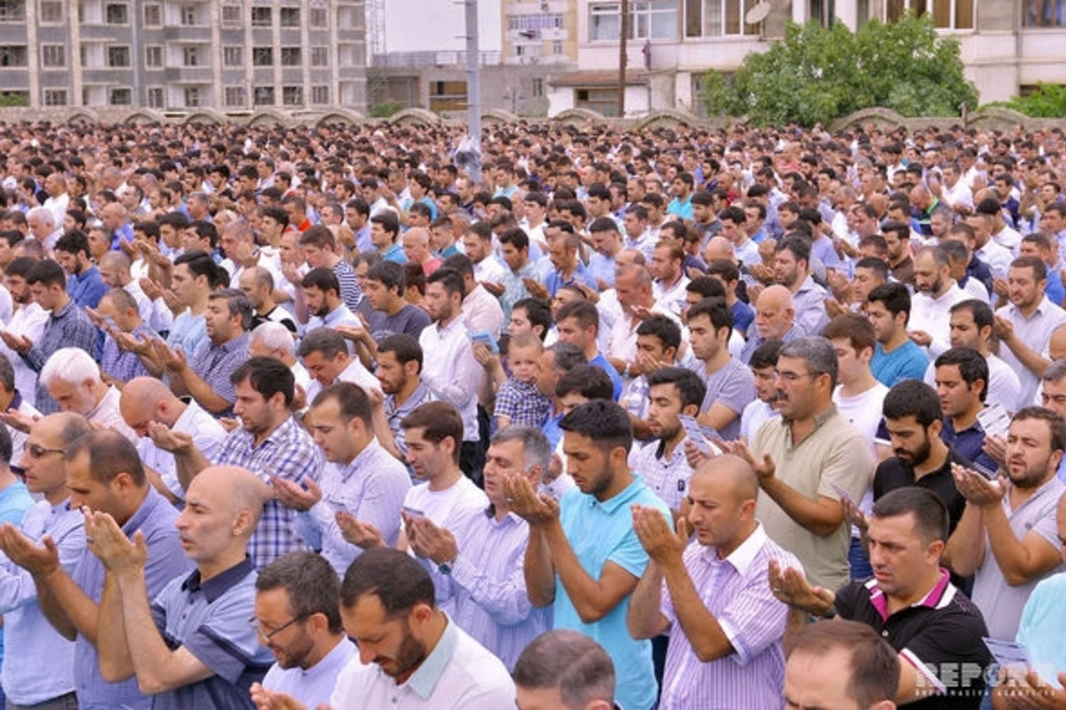 Bakıda bayram namazı - FOTOREPORTAJ