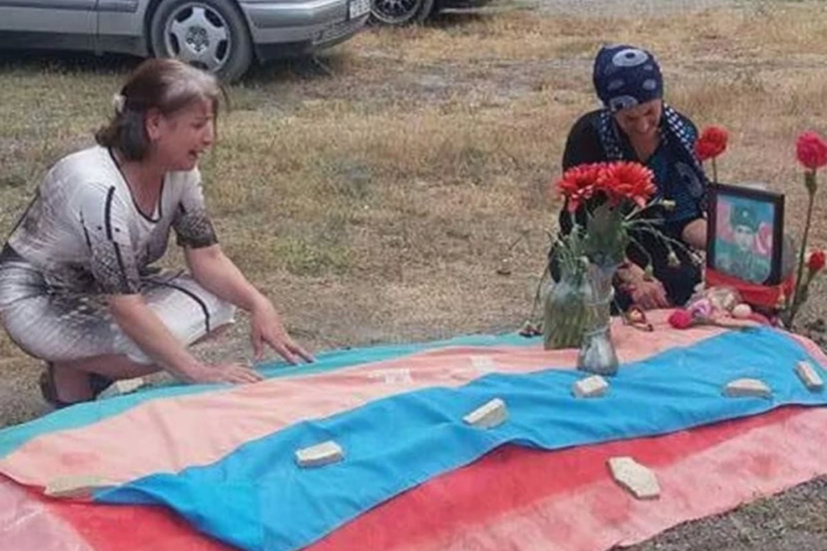 Aprel döyüşlərində həlak olan şəhidin baş daşı qalmaqalına son qoyuldu