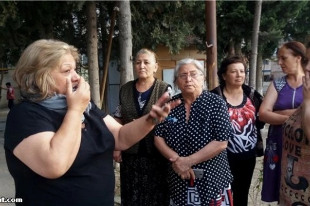 Bakıda 5 binanın sakinləri etiraza qalxdı - FOTO