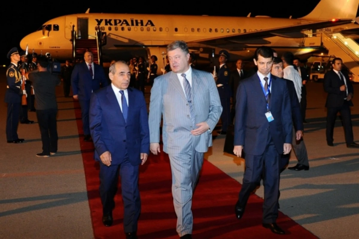 Pyotr Poroşenko Azərbaycana gəlib - FOTO