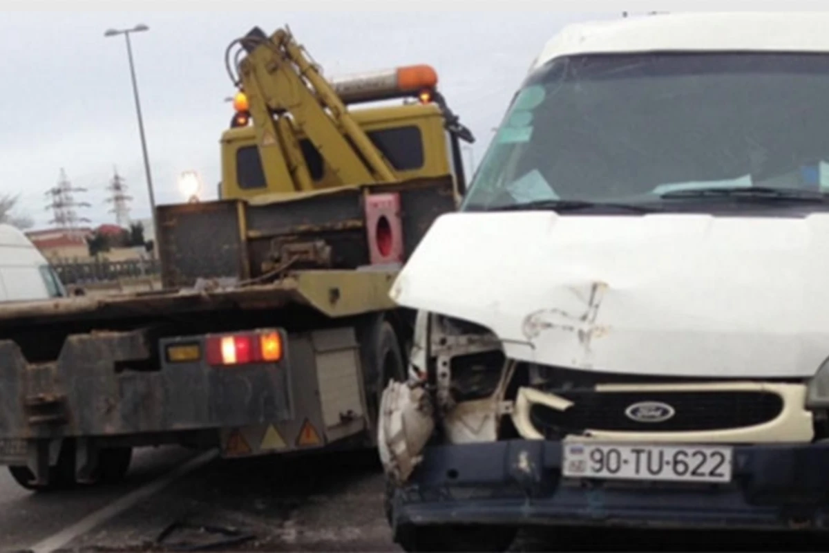 Bakıda sərnişin avtobusu qəzaya uğradı - 2 nəfər ölüb