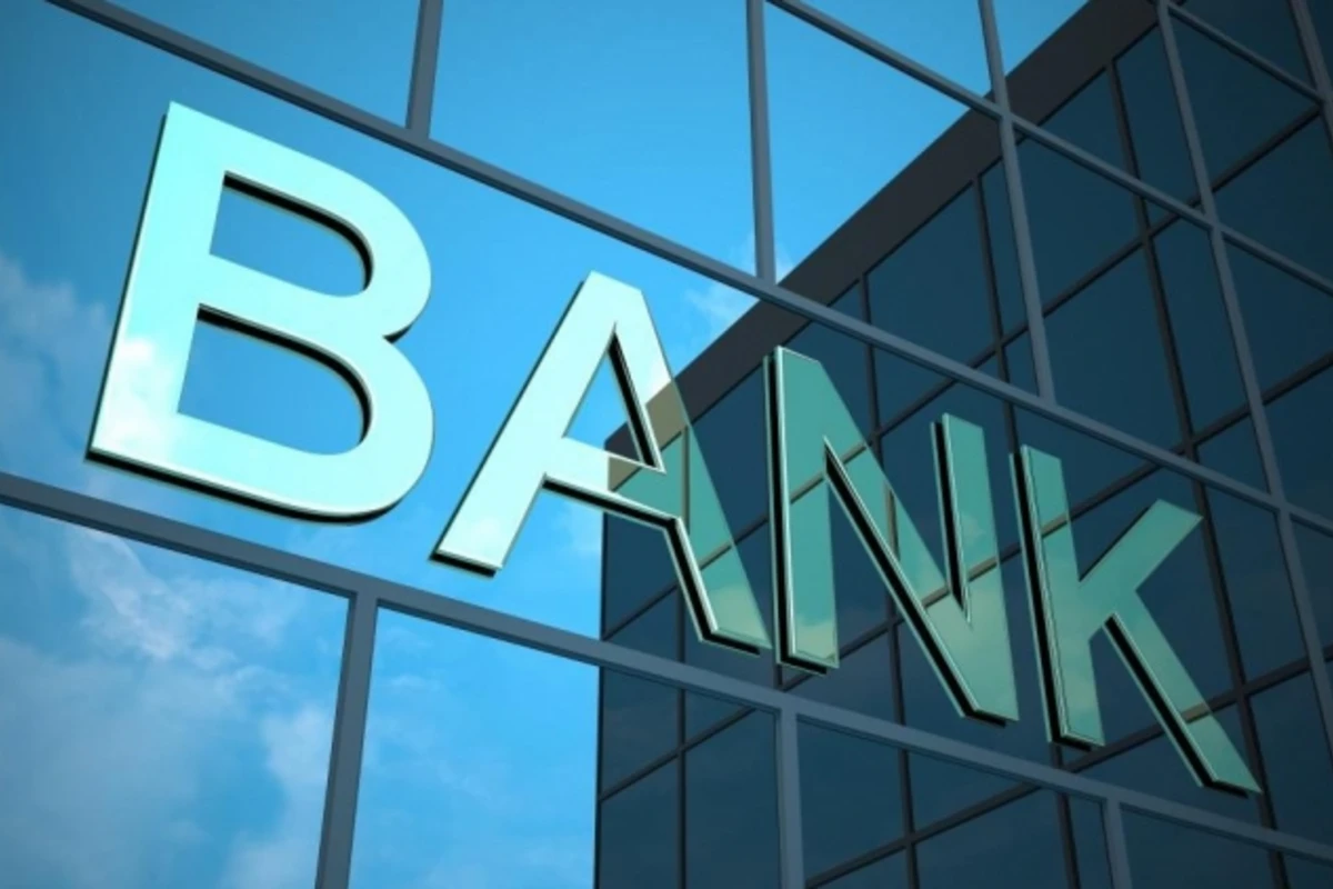 Azərbaycanda 4 bank bağlandı