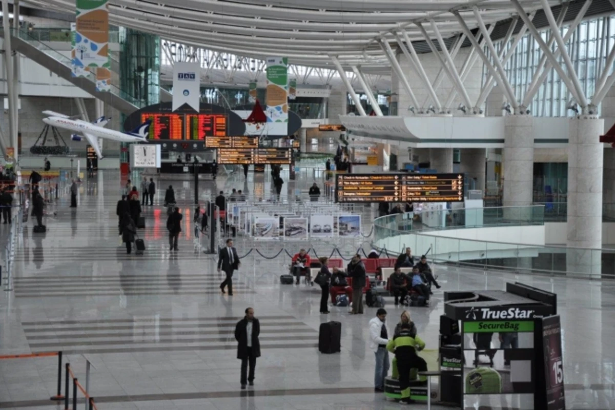 Varlı ailənin 11 yaşlı oğlunu Bakı aerportunda unutdular