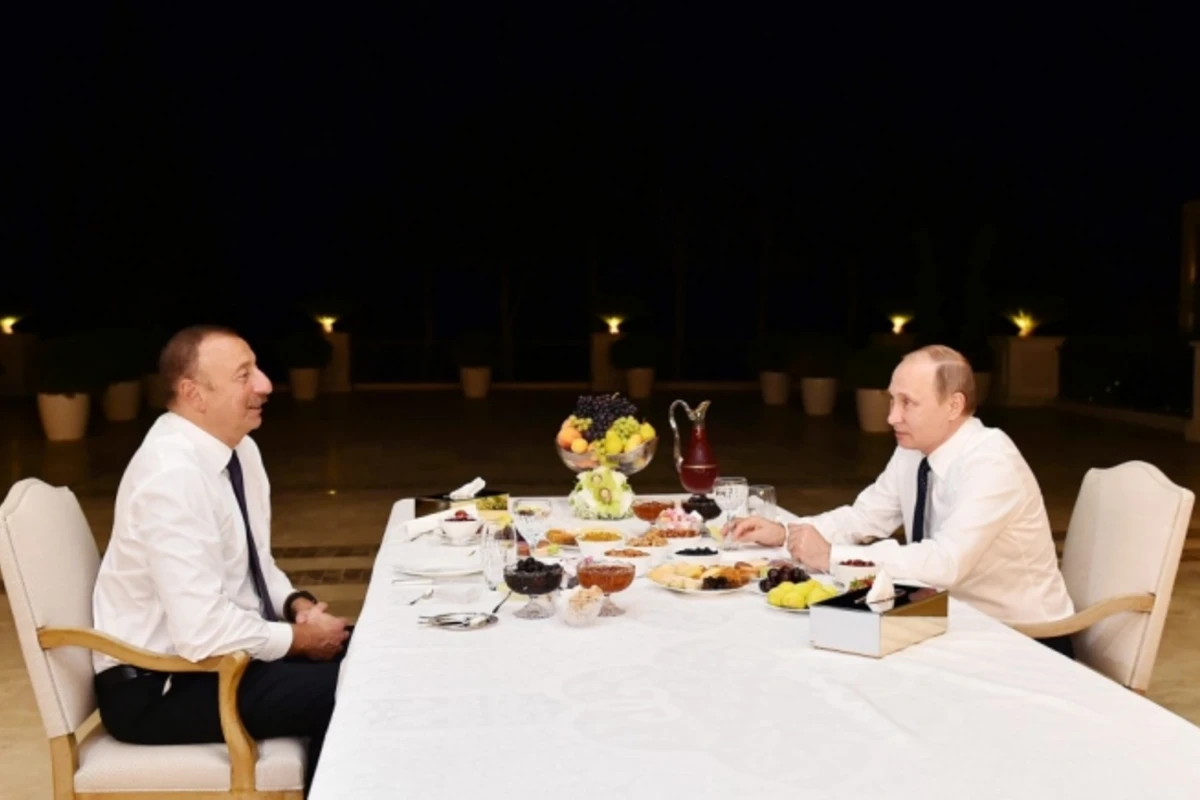 Putin İlham Əliyevin evində çay süfrəsində (FOTO)