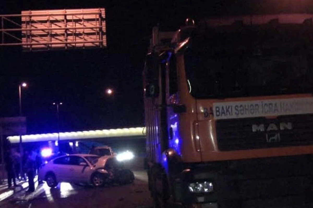 İcra Hakimiyyətinin maşını qəza törətdi - Sürücü yanaraq öldü