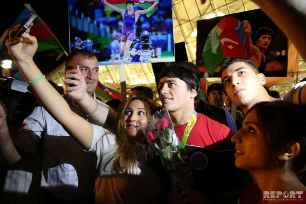 Azərbaycanın olimpiya yığması Vətəndə coşqu ilə qarşılandı (FOTO)