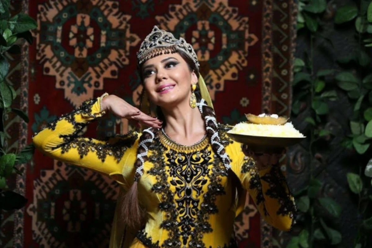 Oksana Rəsulova “Sarı gəlin” obrazında (FOTO)