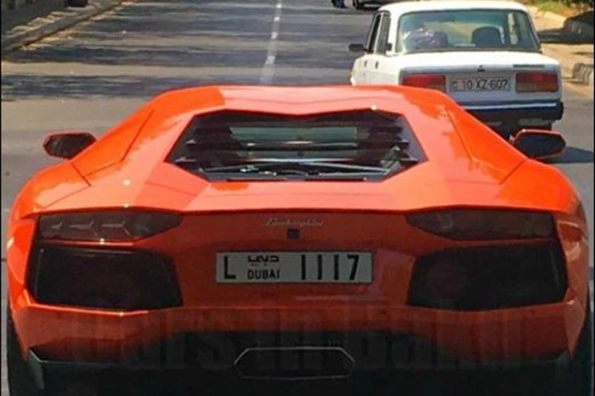 DYP Bakıda Dubay nömrəsi ilə sürülən Lamborghinini həbs etdi - FOTO