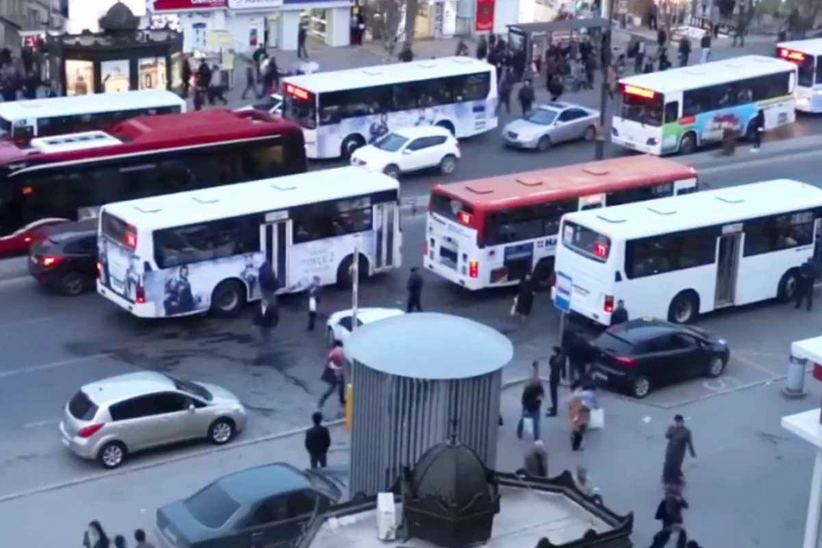 Bakının daha bir yolu tıxacdan qurtulur